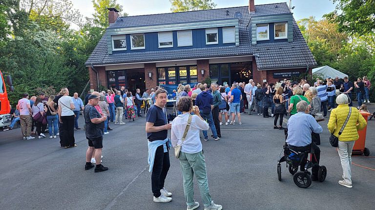 Maibaum richten am 30. April 2025